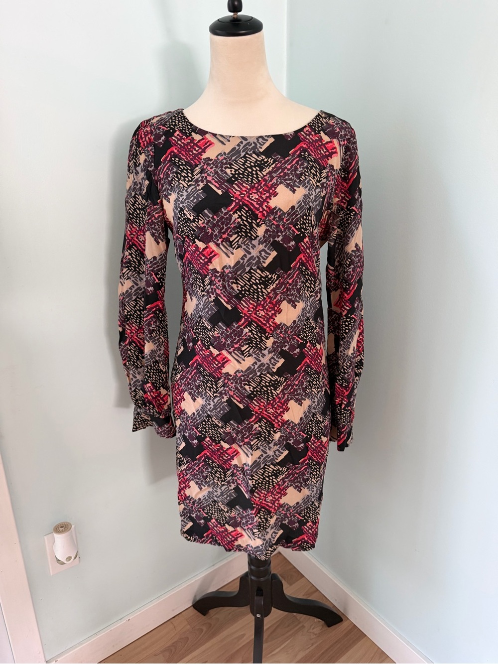 Trina Turk Size 4 Silk Shift Dress Abstract Print Long Sleeve Made in USA